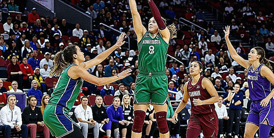 Cựu NBA Enes Kanter Freedom kiện Chicago Sky sau sự việc áo choáng tại trận WNBA Cựu NBA Enes Kanter Freedom kiện Chicago Sky sau sự việc áo choáng tại trận WNBA