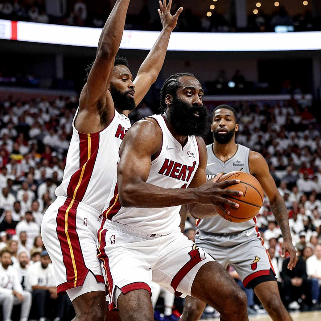 Sổ đăng ký NBA, dòng 1.390–824, và 77 trận bị tách khỏi tên Gregg Popovich