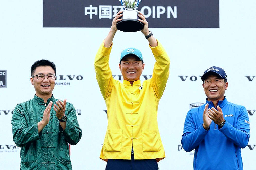 Paul Casey bùng nổ với cú gậy 63, hứa tặng toàn bộ tiền thưởng cho nạn nhân cháy nổ Crans-Montana Paul Casey bùng nổ với cú gậy 63, hứa tặng toàn bộ tiền thưởng cho nạn nhân cháy nổ Crans-Montana